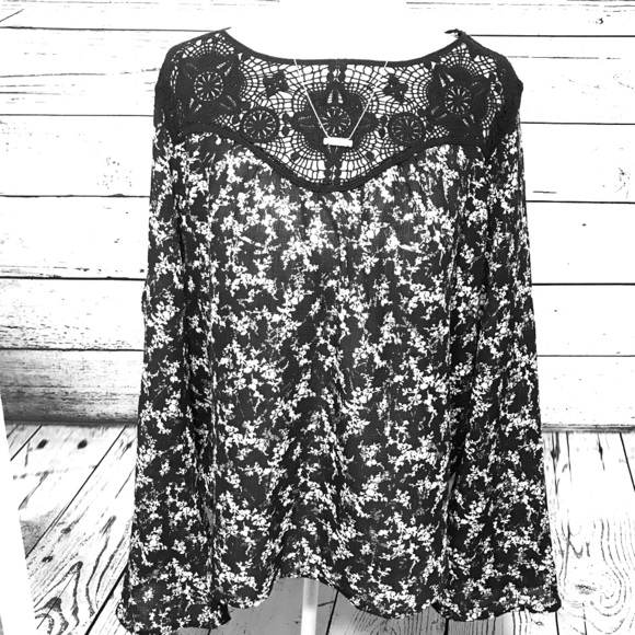 Xhilaratiin shimmer top - Picture 1 of 8